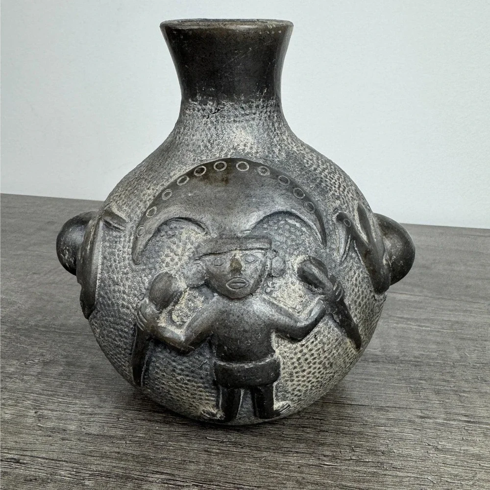 Antique Pre-Columbian Chimu Black Clay Pottery Vessel Pre-Columbian Figural Vase